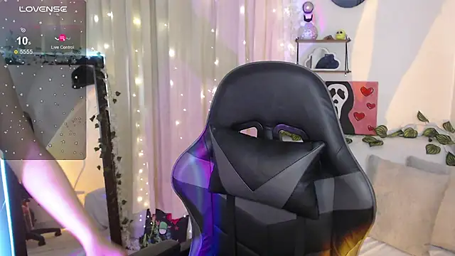 mily thomson b  online show from 11.27.25