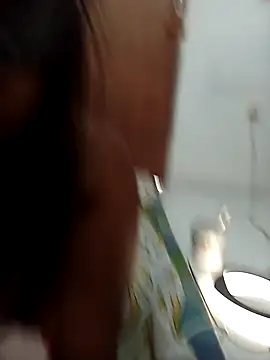 Snapshot of littlequeen77 chatting on 02.21.25 littlequeen77 online show from 02.21.25