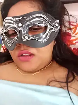 Snapshot of littlequeen77 chatting on 02.27.25 littlequeen77 online show from 02.27.25