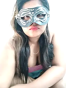 Snapshot of littlequeen77 chatting on 03.15.25 littlequeen77 online show from 03.15.25