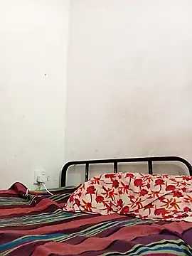 Snapshot of littlequeen77 chatting on 03.19.25 littlequeen77 online show from 03.19.25