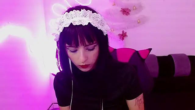 Snapshot of Kind_Scarlett chatting on 12.13.24 Kind Scarlett online show from 12.13.24