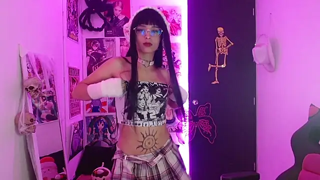 Snapshot of Kind_Scarlett chatting on 11.15.25 Kind Scarlett online show from 11.15.25