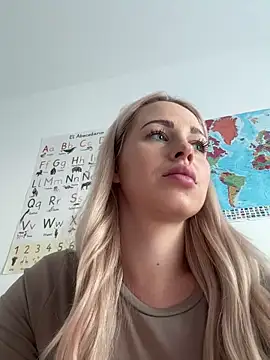 streetdoll online show from 01.15.25