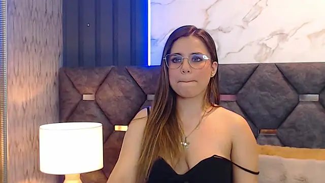 ThaniaJones online show from 03.07.25