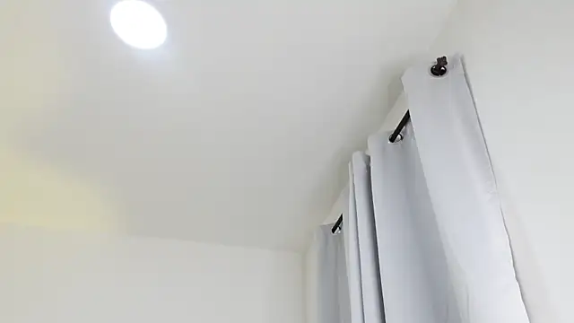 Snapshot of khloe_kaczka_ chatting on 01.04.25 khloe kaczka online show from 01.04.25