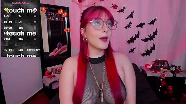 Dafne Moon online show from 10.22.25