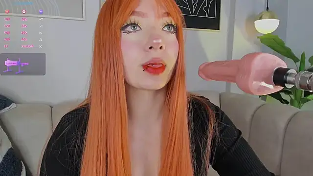 Snapshot of Kloe_Raize chatting on 10.07.25 Kloe Raize online show from 10.07.25