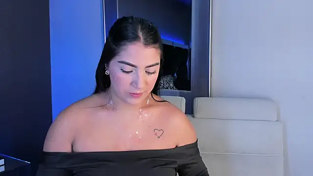 Snapshot of PaulinaDuarte chatting on 09.24.25 PaulinaDuarte online show from 09.24.25