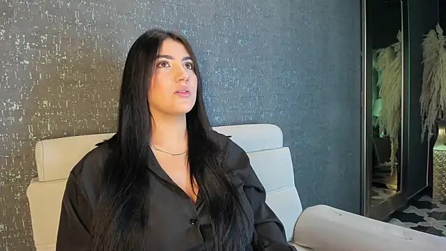 Snapshot of PaulinaDuarte chatting on 10.03.25 PaulinaDuarte online show from 10.03.25