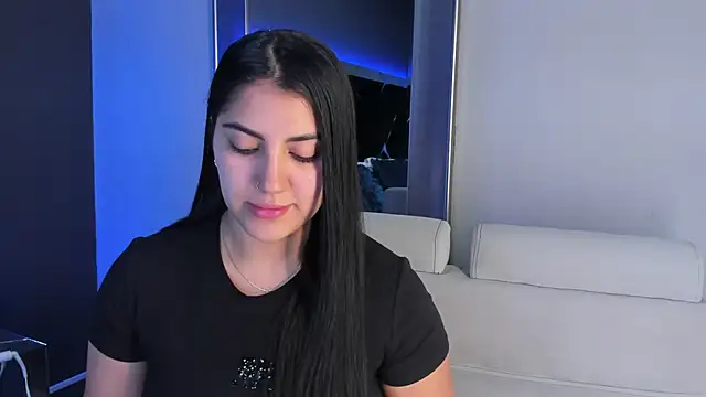 Snapshot of PaulinaDuarte chatting on 10.09.25 PaulinaDuarte online show from 10.09.25