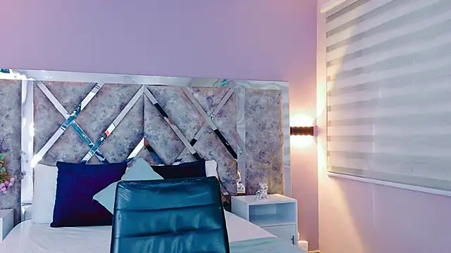 Snapshot of PaulinaDuarte chatting on 10.18.25 PaulinaDuarte online show from 10.18.25