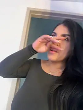 Snapshot of PaulinaDuarte chatting on 11.05.25 PaulinaDuarte online show from 11.05.25