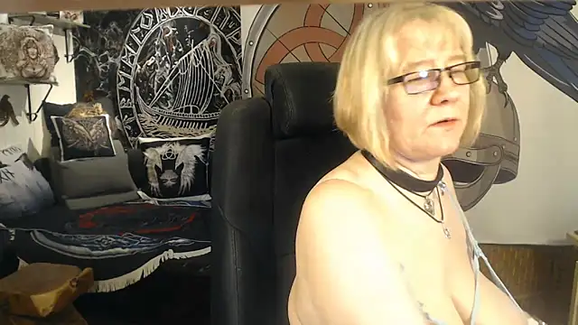 TittenMichelle online show from 01.28.25