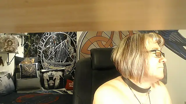 TittenMichelle online show from 12.22.25