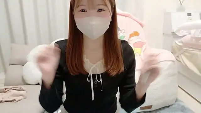 Snapshot of HONO_cha chatting on 10.14.25 HONO cha online show from 10.14.25