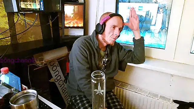 Snapshot of BongChannel chatting on 12.31.24 BongChannel online show from 12.31.24