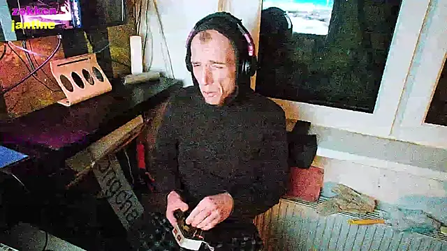 Snapshot of BongChannel chatting on 01.10.25 BongChannel online show from 01.10.25