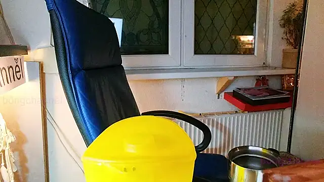 Snapshot of BongChannel chatting on 01.22.25 BongChannel online show from 01.22.25