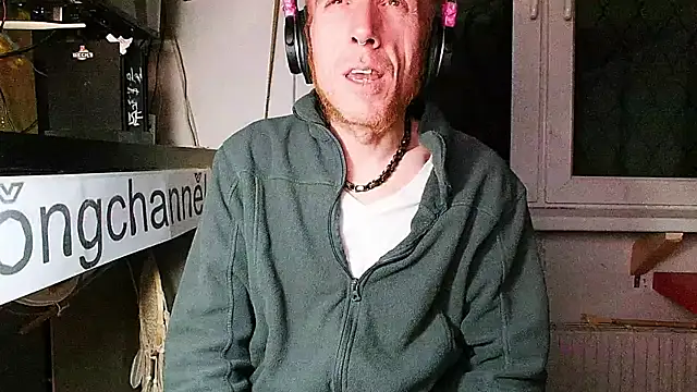 Snapshot of BongChannel chatting on 01.24.25 BongChannel online show from 01.24.25