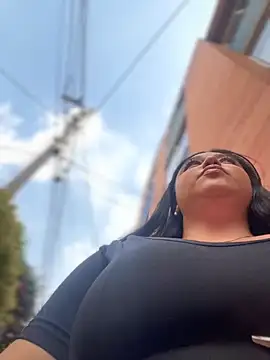 Snapshot of Kym_Owens chatting on 10.27.25 Kym Owens online show from 10.27.25