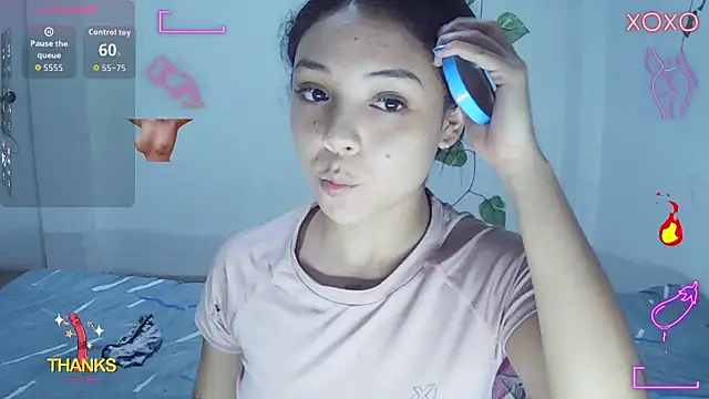 Snapshot of linzeysmith4 chatting on 10.02.25 linzeysmith4 online show from 10.02.25