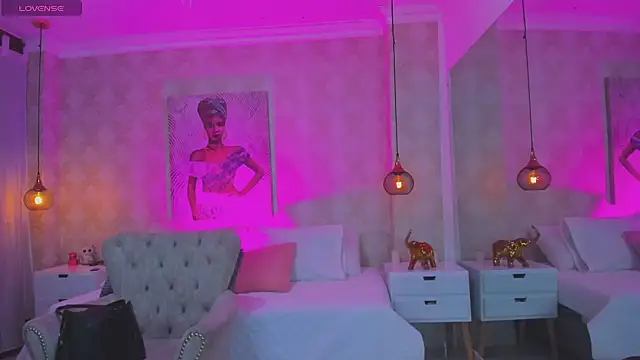 Snapshot of Shantall__ chatting on 10.04.25 Shantall online show from 10.04.25