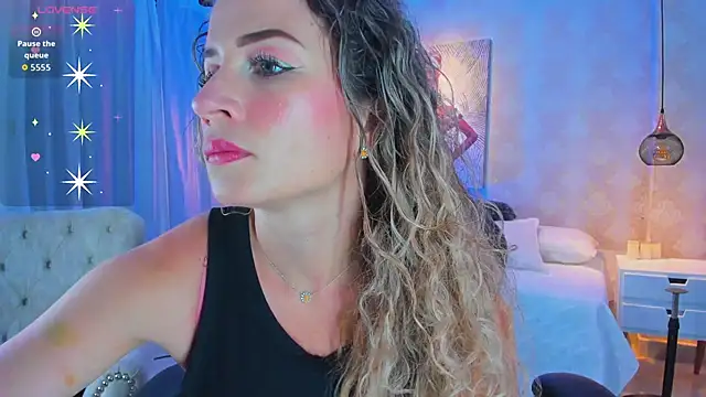 Snapshot of Shantall__ chatting on 11.07.25 Shantall online show from 11.07.25