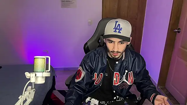 David Brown18 online show from 02.04.25