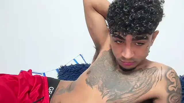 Snapshot of dominic_brandd23 chatting on 10.19.25 dominic brandd23 online show from 10.19.25