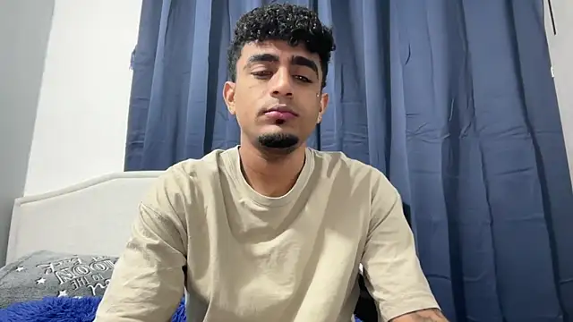 Snapshot of dominic_brandd23 chatting on 10.23.25 dominic brandd23 online show from 10.23.25