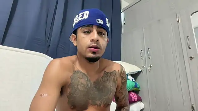 Snapshot of dominic_brandd23 chatting on 11.06.25 dominic brandd23 online show from 11.06.25