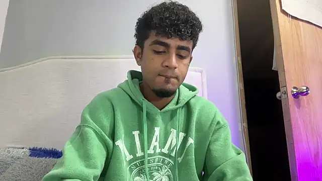 Snapshot of dominic_brandd23 chatting on 11.11.25 dominic brandd23 online show from 11.11.25