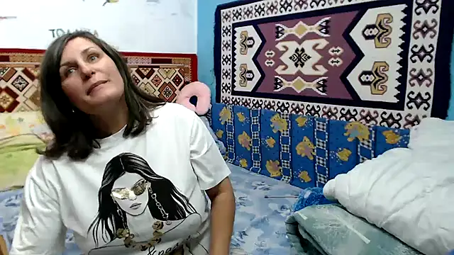 Snapshot of AdelineBlueEyes chatting on 10.04.25 AdelineBlueEyes online show from 10.04.25