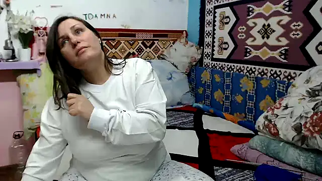 Snapshot of AdelineBlueEyes chatting on 11.14.25 AdelineBlueEyes online show from 11.14.25