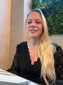 Snapshot of MoniqueLaFee chatting on 01.09.25 MoniqueLaFee online show from 01.09.25