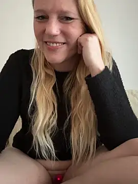 Snapshot of MoniqueLaFee chatting on 01.24.25 MoniqueLaFee online show from 01.24.25