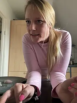 Snapshot of MoniqueLaFee chatting on 01.29.25 MoniqueLaFee online show from 01.29.25