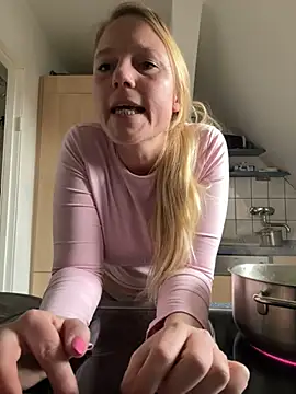 Snapshot of MoniqueLaFee chatting on 01.30.25 MoniqueLaFee online show from 01.30.25