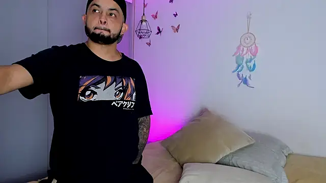 Chloe Johnson  online show from 11.02.25