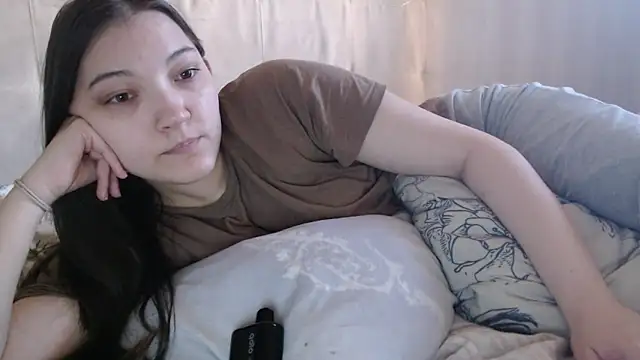 Snapshot of AlisaDevis chatting on 04.05.26 AlisaDevis online show from 04.05.26