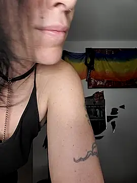 Snapshot of freyamoret chatting on 09.29.25 freyamoret online show from 09.29.25