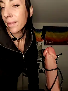 Snapshot of freyamoret chatting on 10.11.25 freyamoret online show from 10.11.25