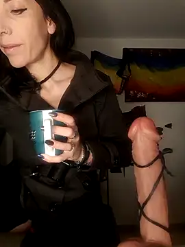 Snapshot of freyamoret chatting on 11.06.25 freyamoret online show from 11.06.25