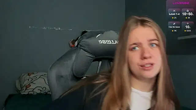 Snapshot of candy_maggie chatting on 09.29.25 candy maggie online show from 09.29.25