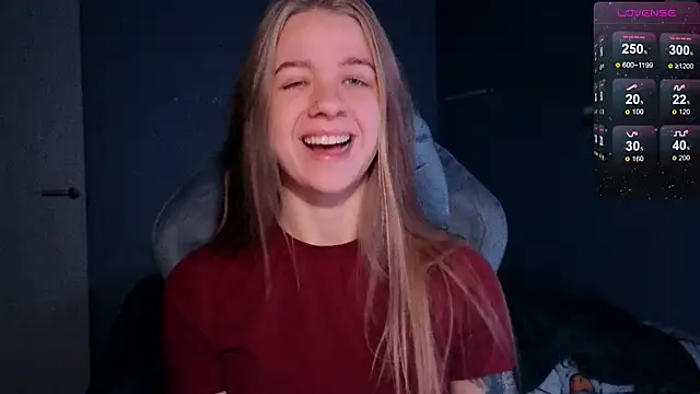 Snapshot of candy_maggie chatting on 10.02.25 candy maggie online show from 10.02.25