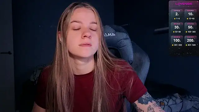 Snapshot of candy_maggie chatting on 10.04.25 candy maggie online show from 10.04.25