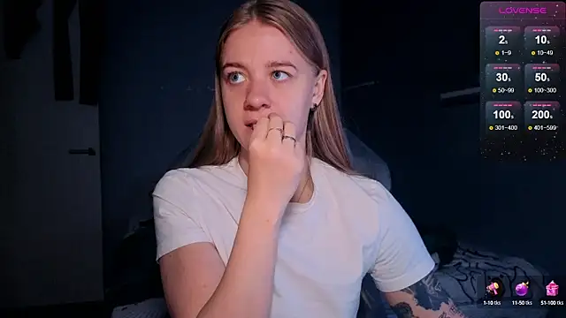 Snapshot of candy_maggie chatting on 10.06.25 candy maggie online show from 10.06.25