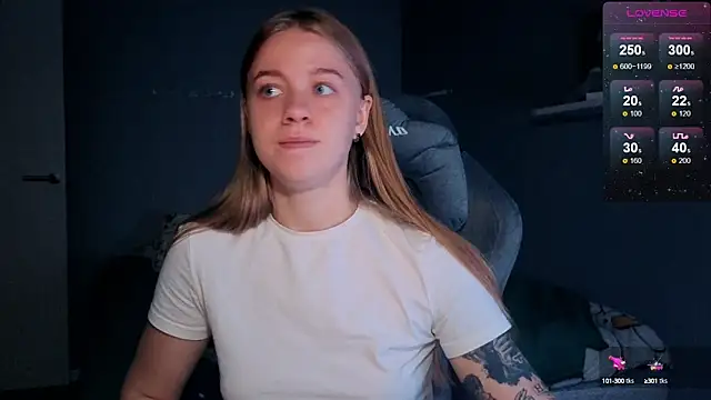 Snapshot of candy_maggie chatting on 10.09.25 candy maggie online show from 10.09.25