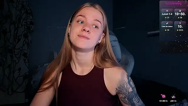 Snapshot of candy_maggie chatting on 10.10.25 candy maggie online show from 10.10.25